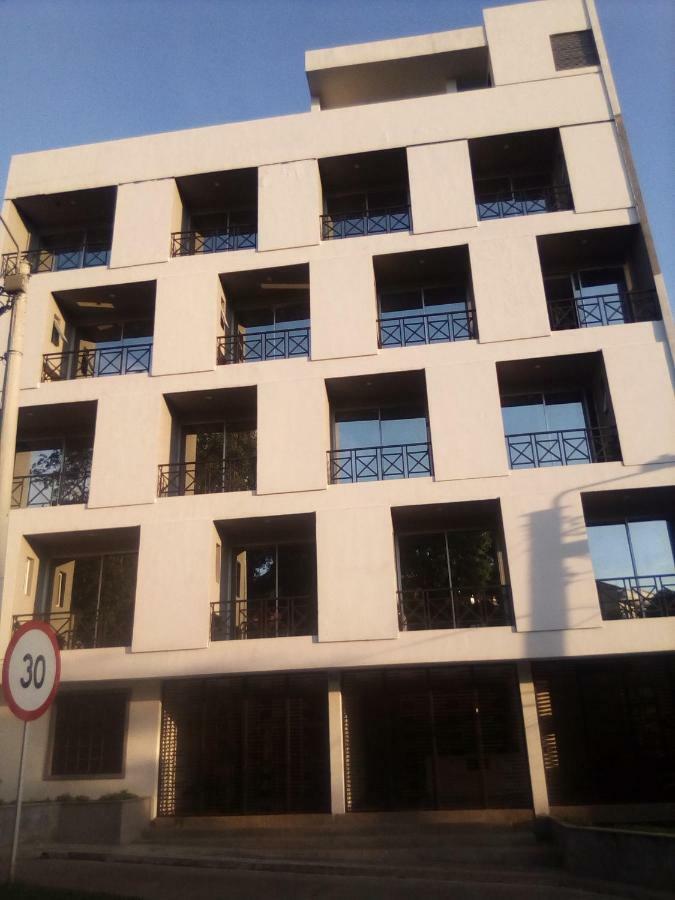 Okawango Hotel Хирардот Экстерьер фото
